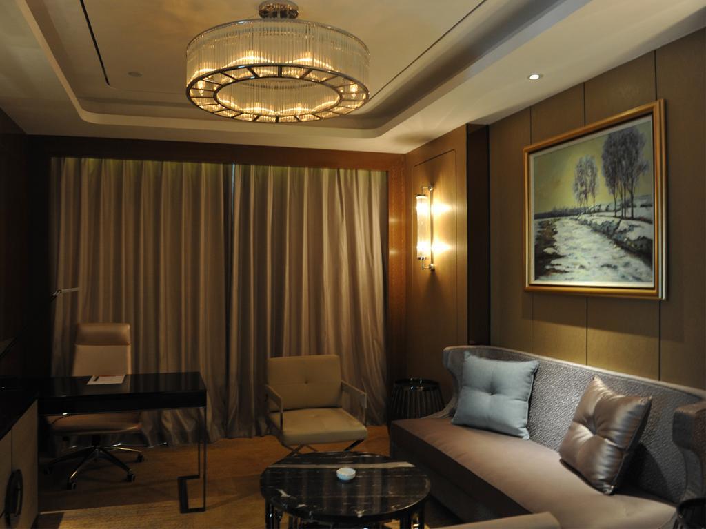 Ramada Plaza Liuzhou Liudong Hotel Room photo